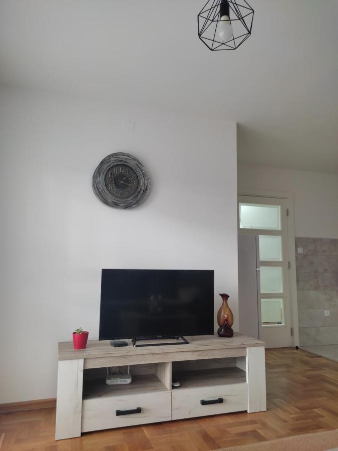 Apartman Petra Ni Exterior foto