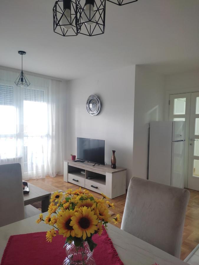 Apartman Petra Ni Exterior foto