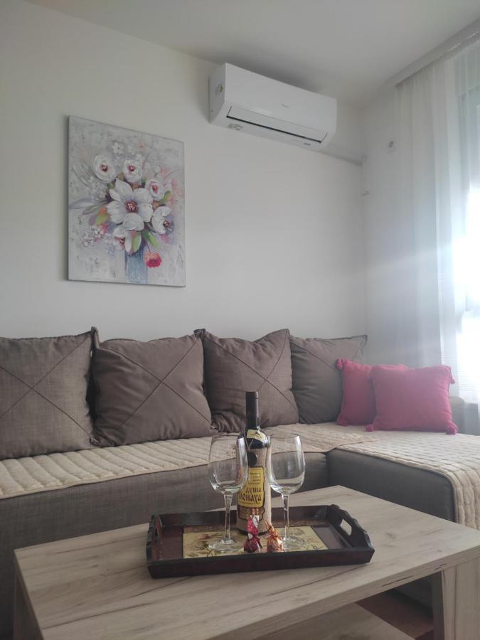 Apartman Petra Ni Exterior foto