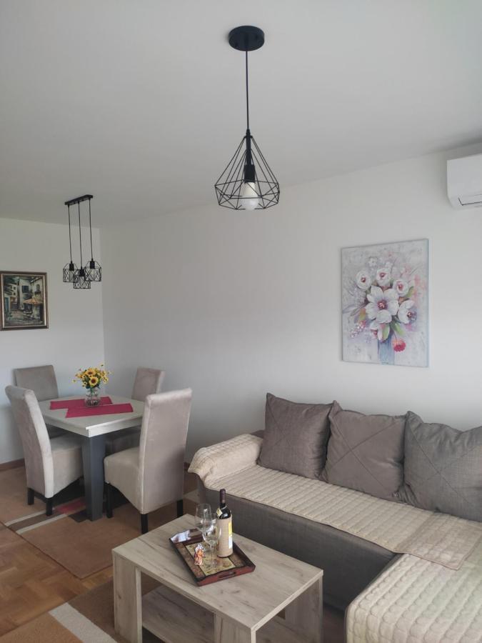 Apartman Petra Ni Exterior foto