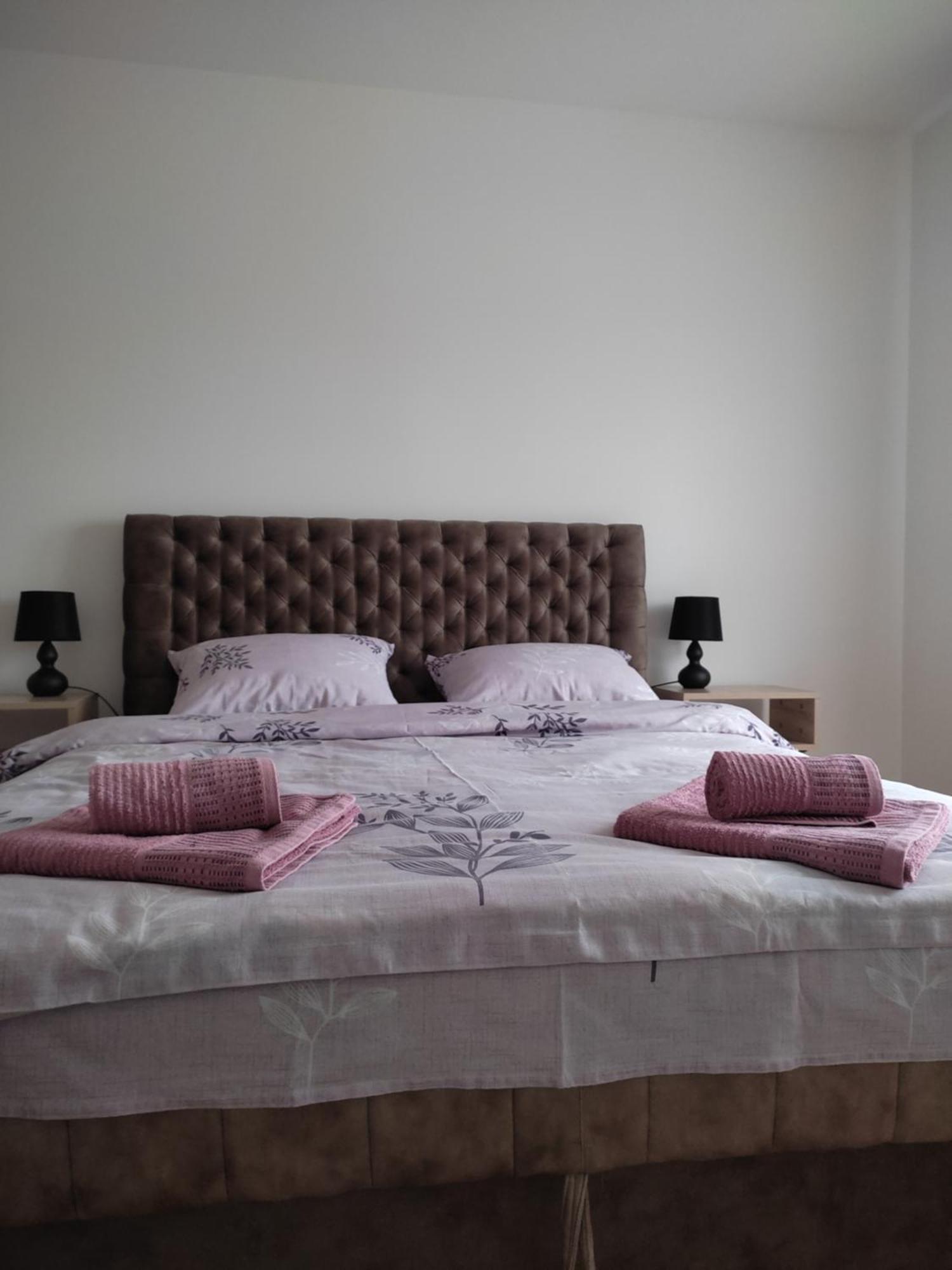 Apartman Petra Ni Exterior foto